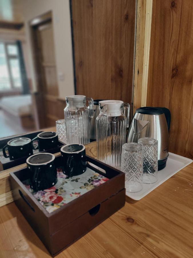 The Woodpecker Inn & Cafe, Jibhi Extérieur photo