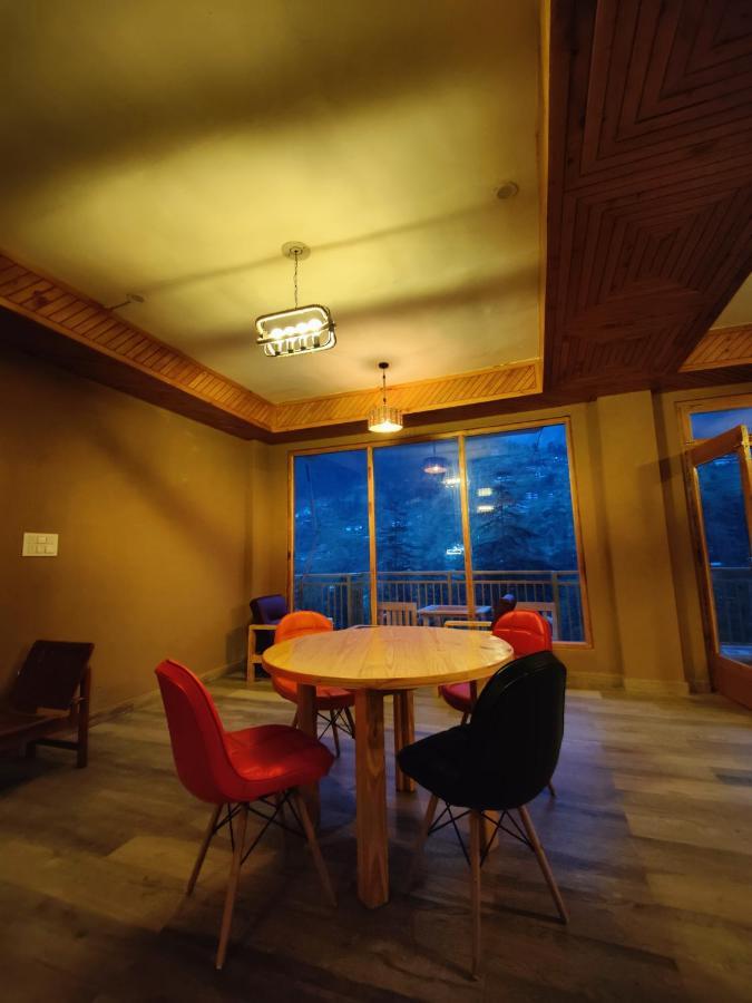 The Woodpecker Inn & Cafe, Jibhi Extérieur photo